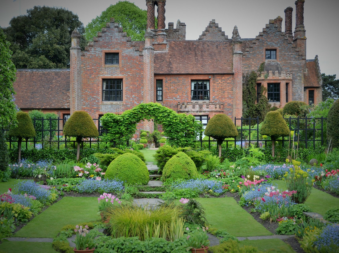 Chenies Manor House and Gardens景点图片