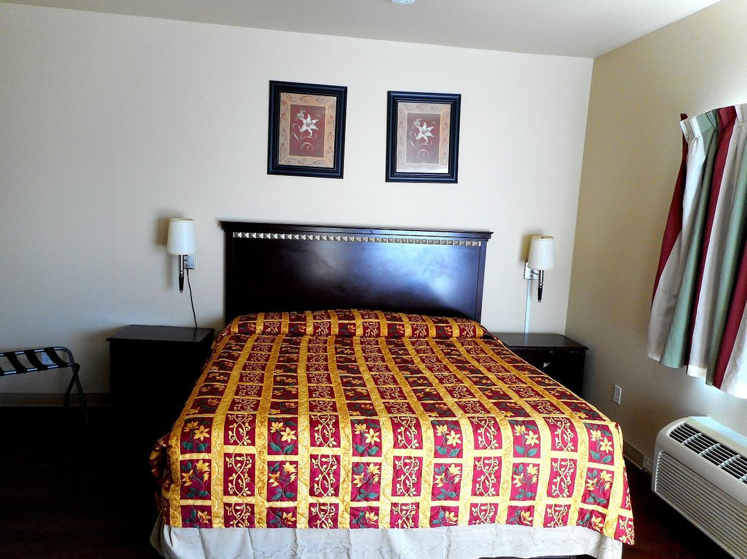 Crossroads Inn & Suites主图