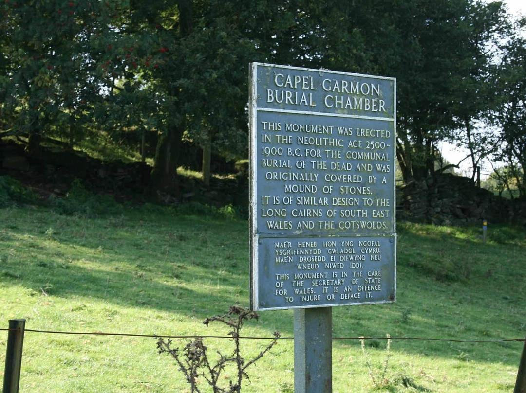 Capel Garmon Chambered Tomb景点图片