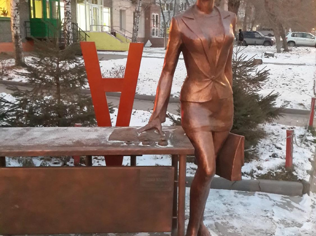 Sculpture Business Woman-新西伯利亚必去景点