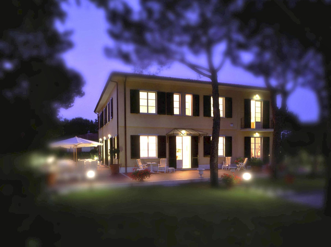 Ronchi酒店住宿-Hotel Villa Fiorisella