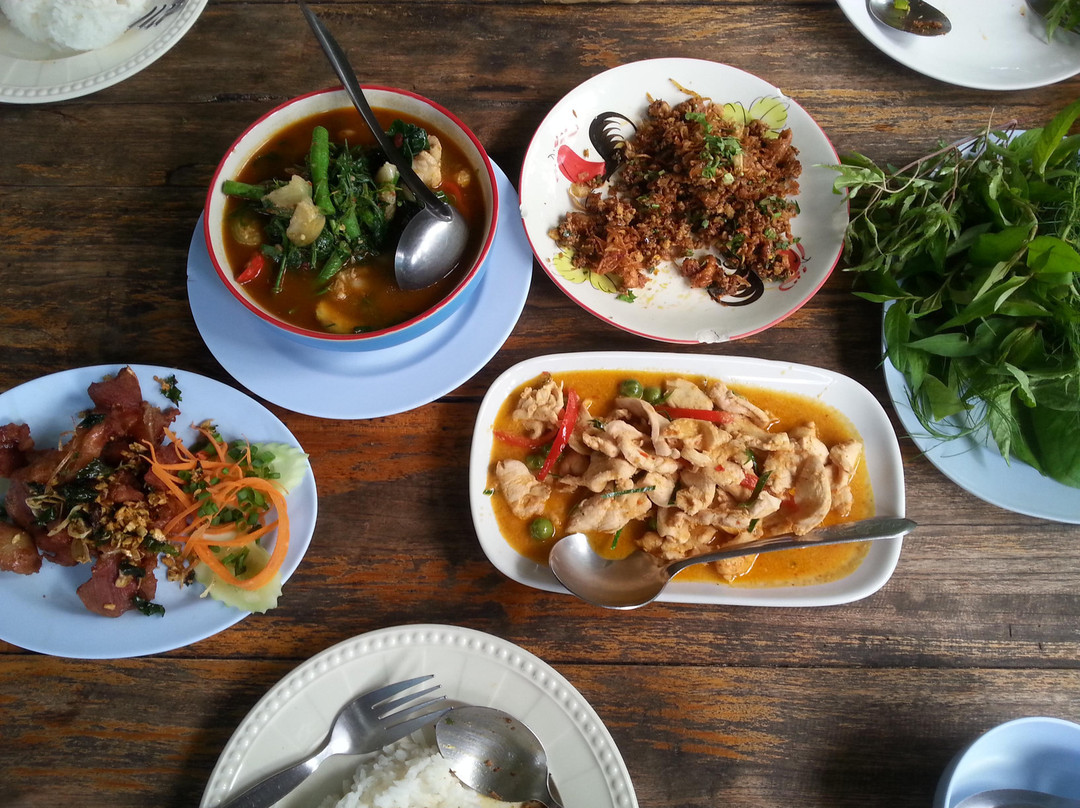 ลาบไก่บ้านโฮ้ง