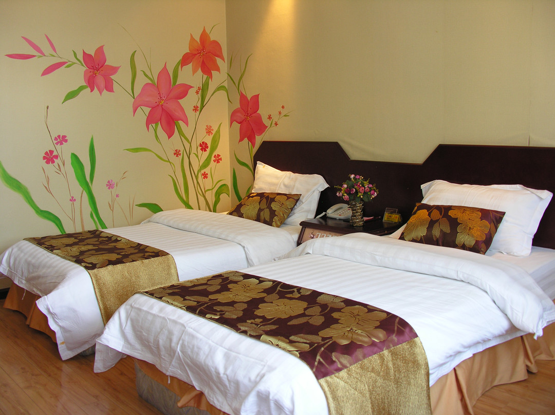 三塔苑酒店主图