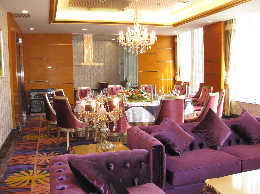 万盛大酒店主图