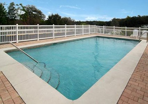 Wingate Leesburg Chain of Lakes