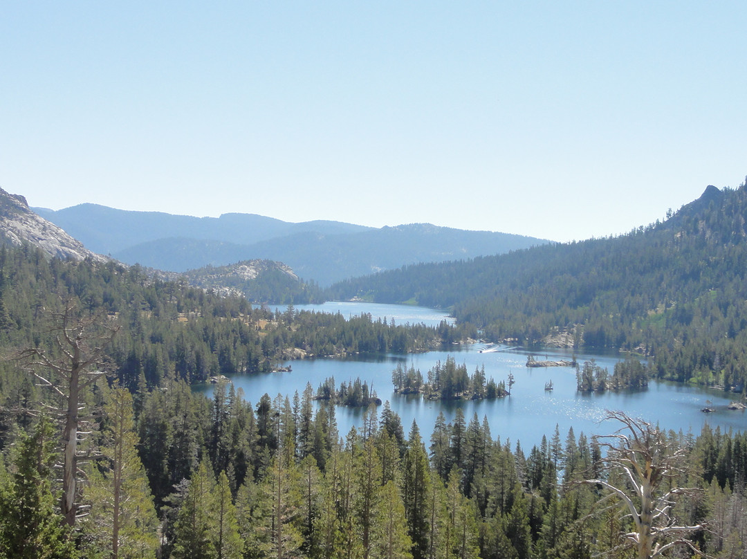 Echo Lakes Hiking Trail景点图片