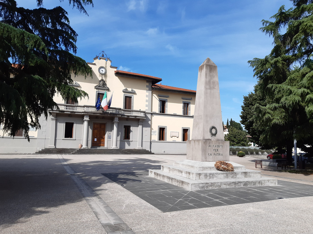 Monumento Ai Caduti A Calenzano景点图片