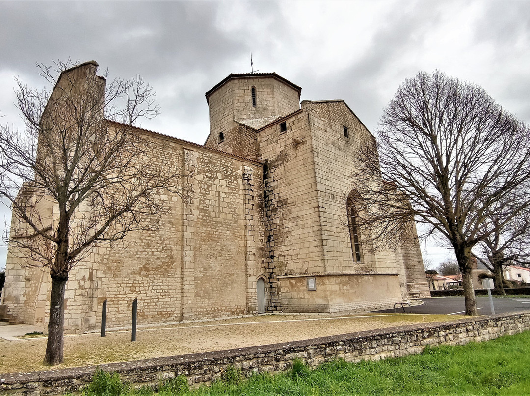 Eglise Saint-Aubin (La-Plaine)景点图片