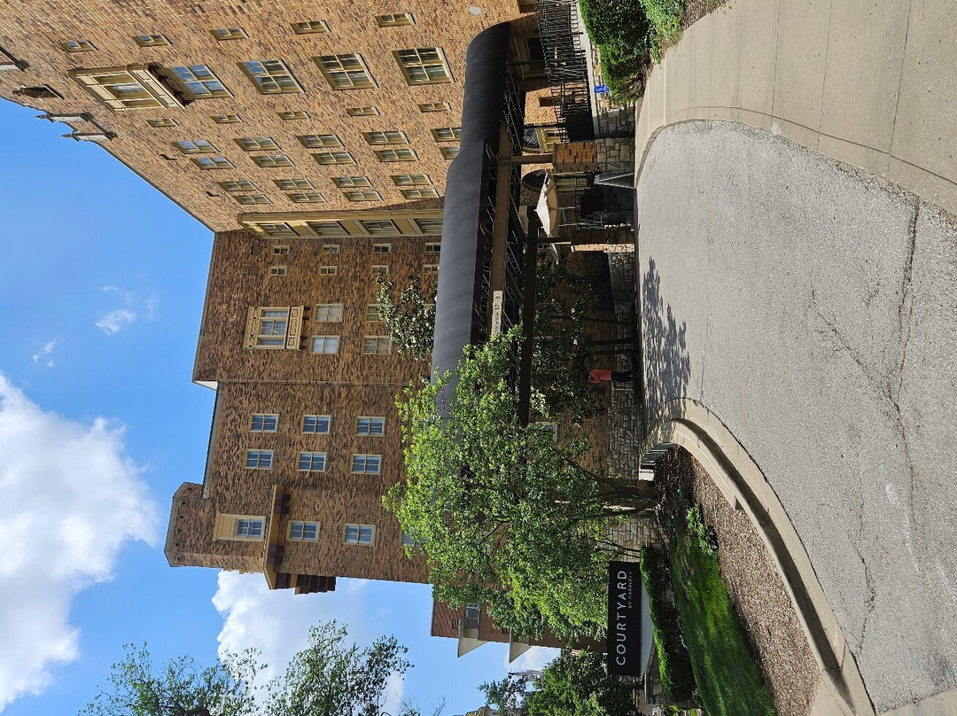 Courtyard Kansas City Country Club Plaza主图