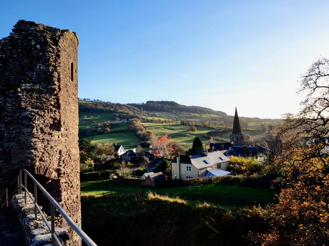 Grosmont Castle景点图片