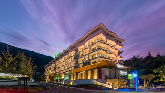 峨眉七里坪智选假日酒店主图