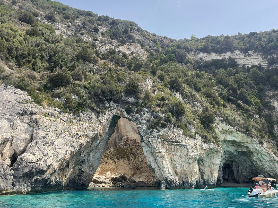 G.k. Boats Paxos-Gaios必去景点