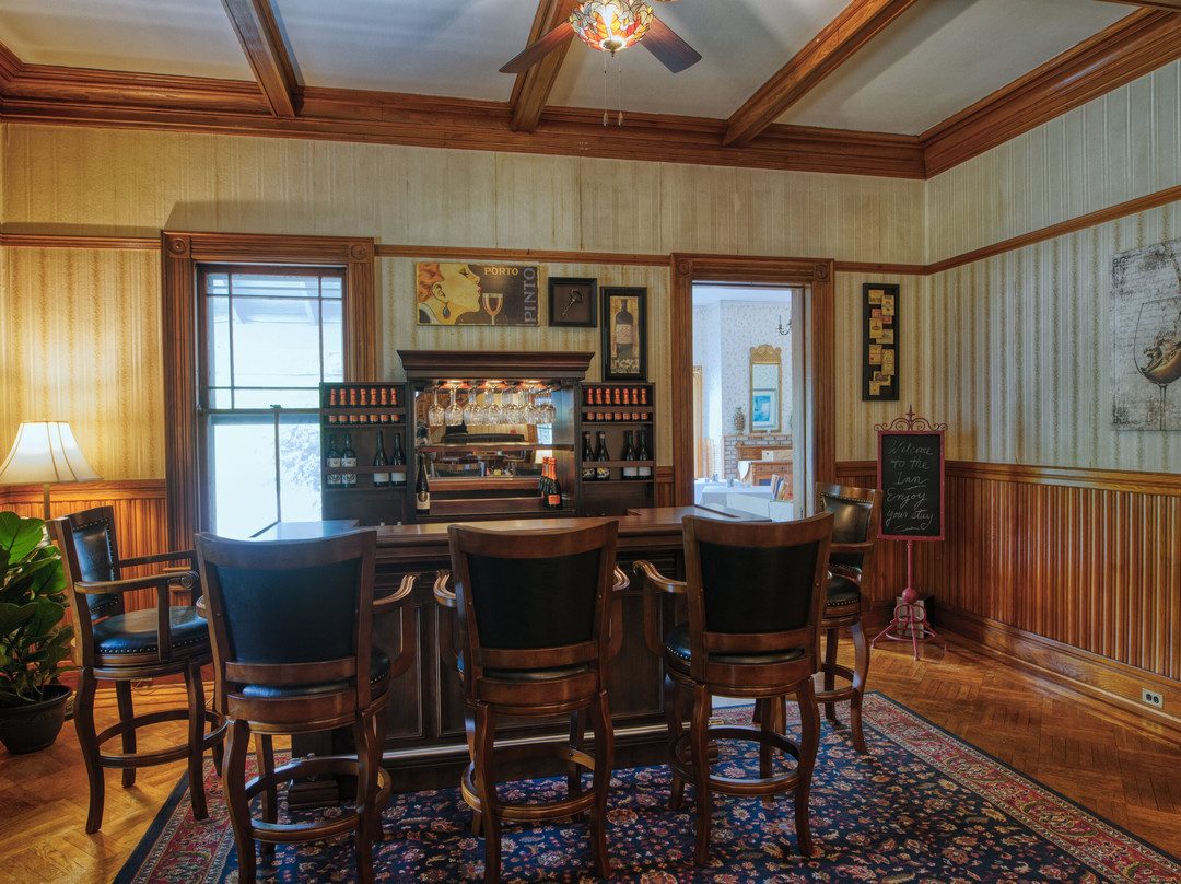 Rockwell Falls Inn And Wine Bar主图