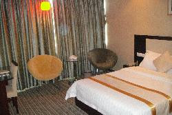 香榭丽宫酒店主图