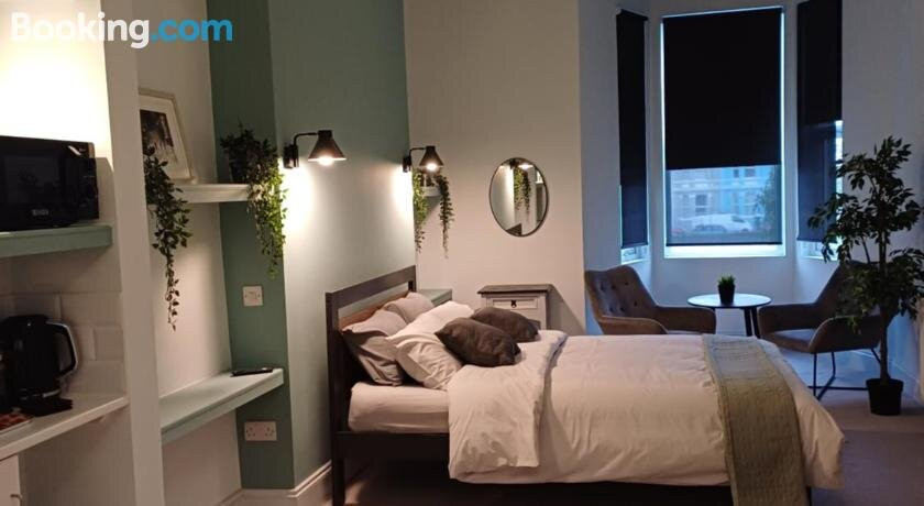 Crescent House Hotel主图