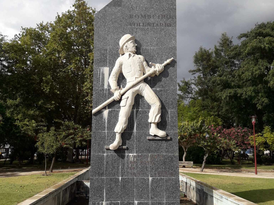 Monumento ao Bombeiro Torreense景点图片