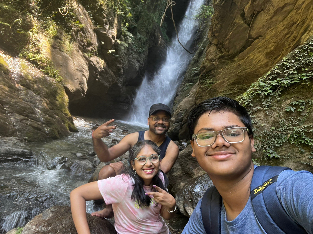 Bangoru Waterfall景点图片