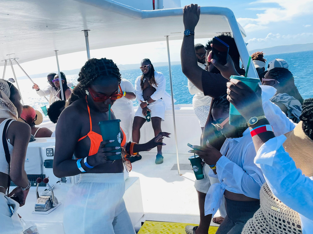 Loose Cannon Boat Charters and Tours-金斯敦必去景点