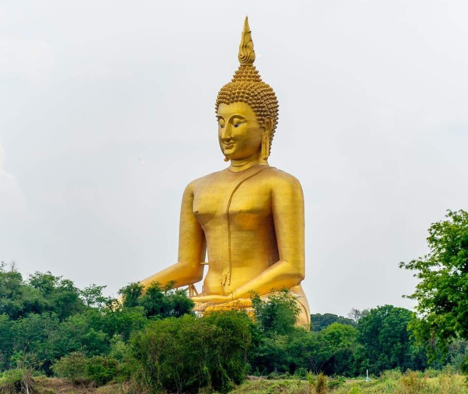 Wat Muang-红统必去景点