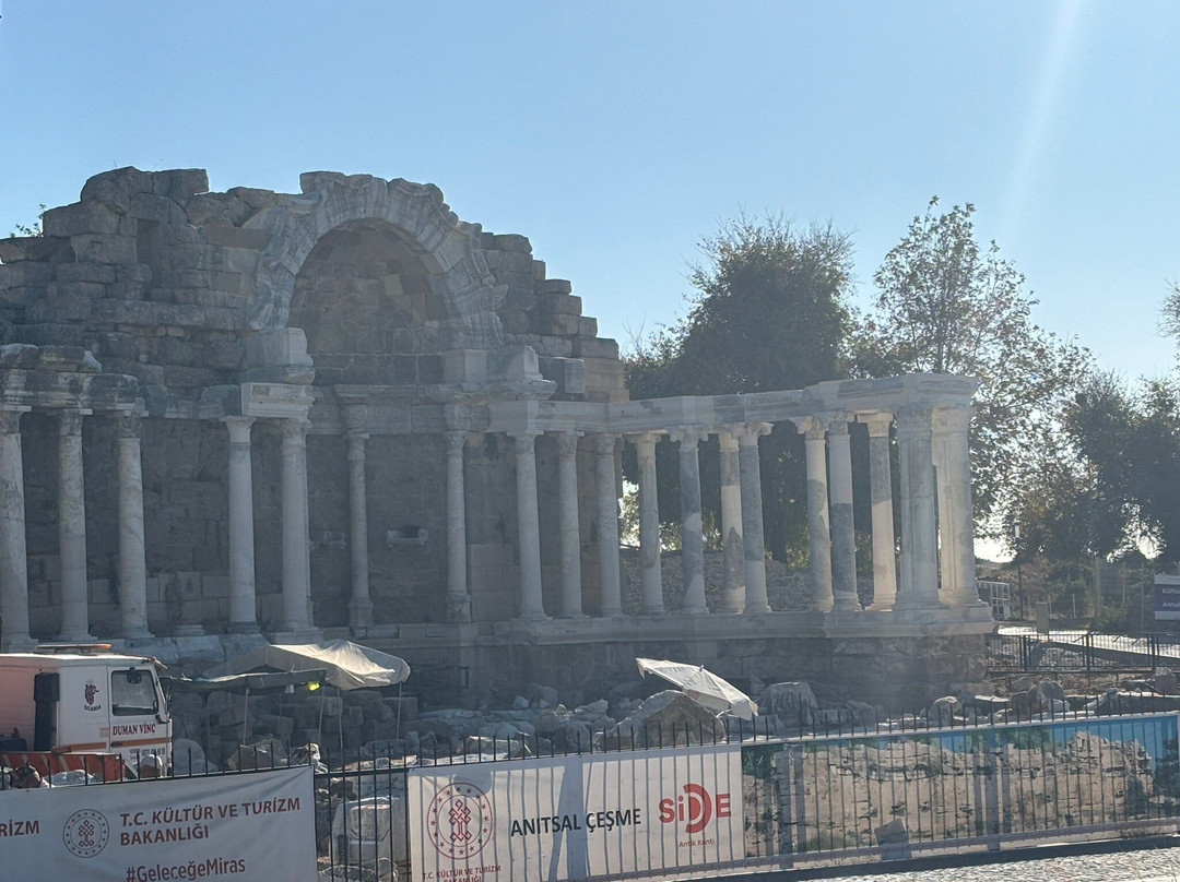 Monumental Fountain (Nymphaeum)景点图片