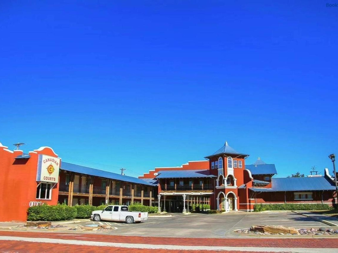 Canadian Courts Motel