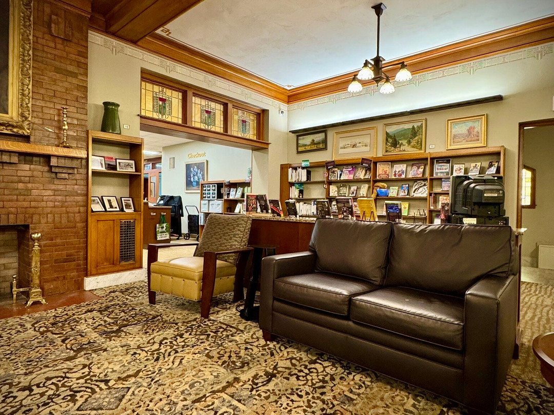 Eckhart Public Library景点图片