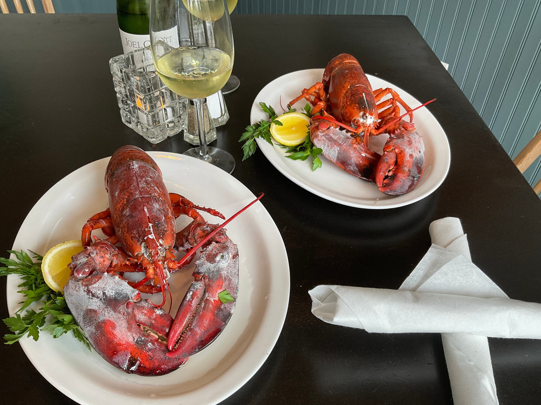 Flying Decoy Bar And Grill