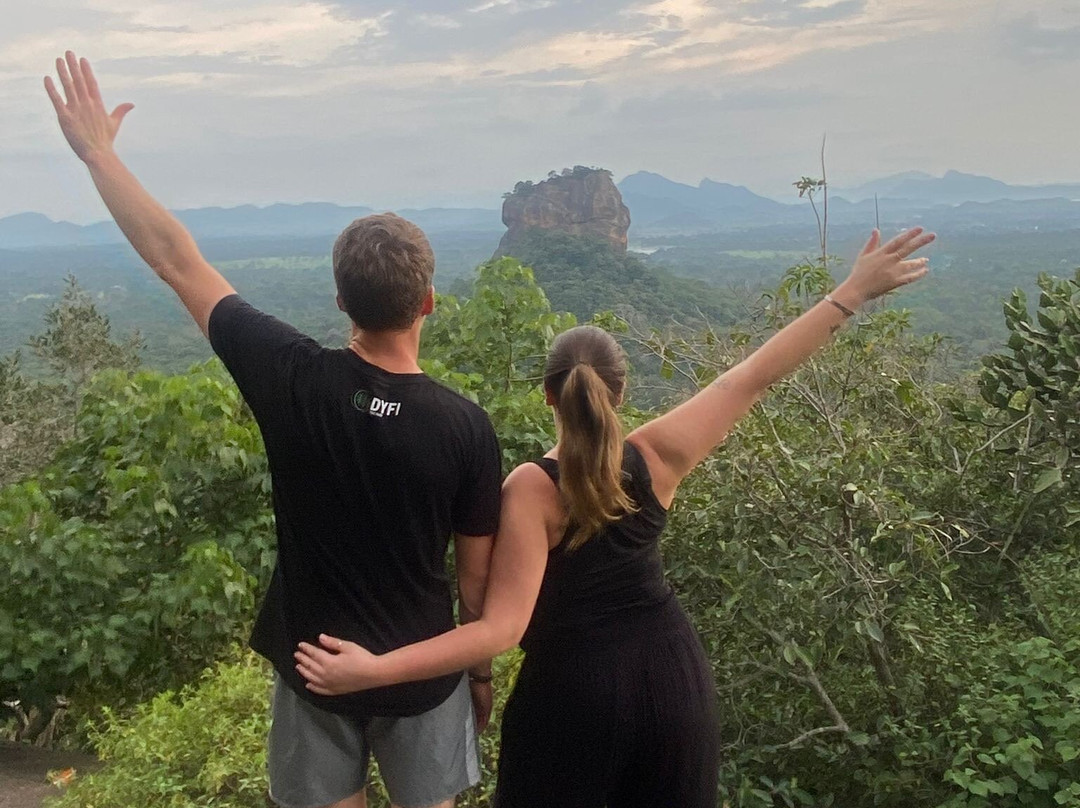 Sigiri Jeep Safari Tours & Tuk/tuk rides-锡吉里亚必去景点