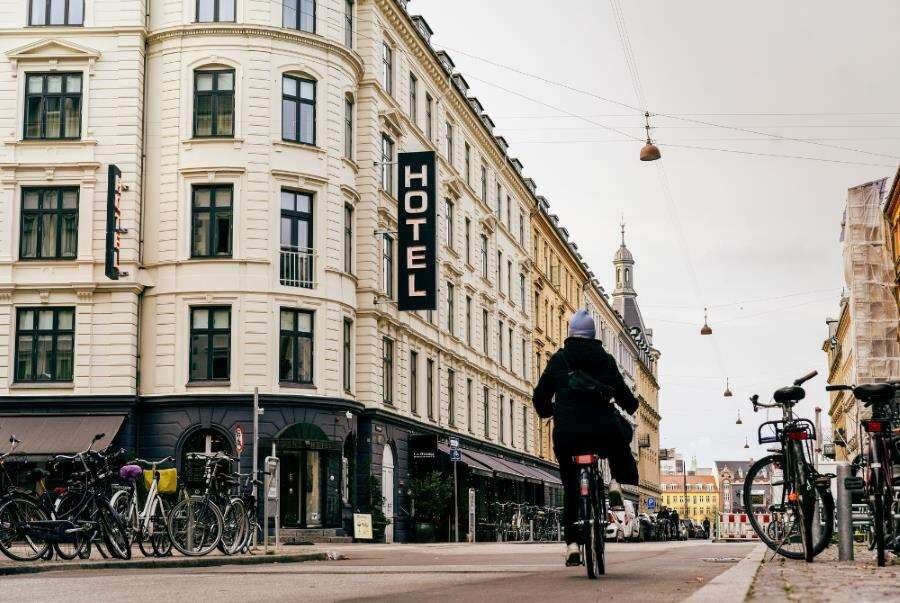 易卜生酒店主图