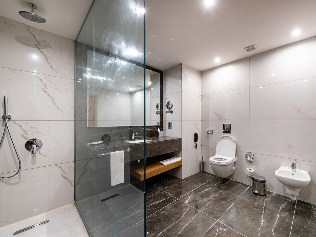 Riviera Royal Hotel主图