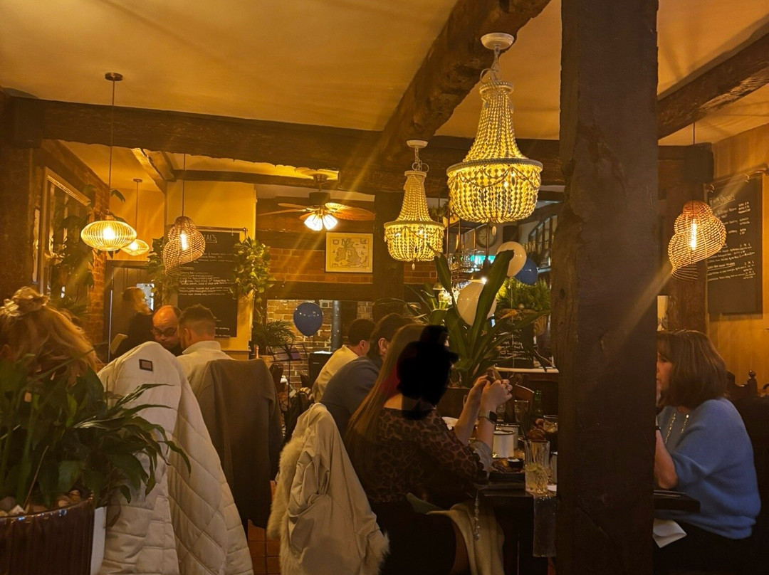 The Woolpack Hotel主图