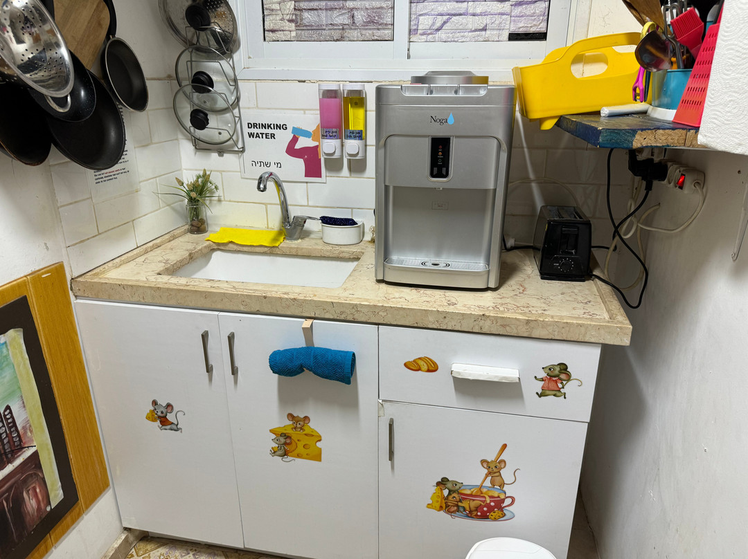 The Lowest Place On Earth主图