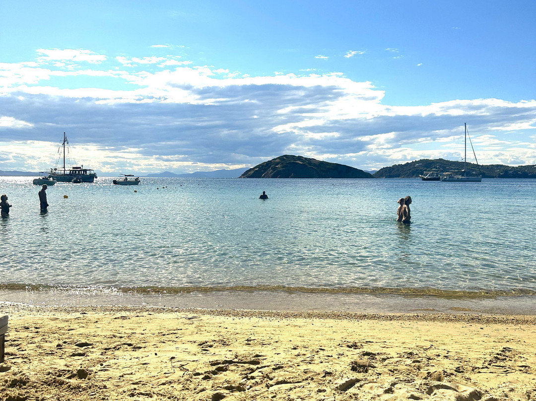 Tsougrias Beach景点图片