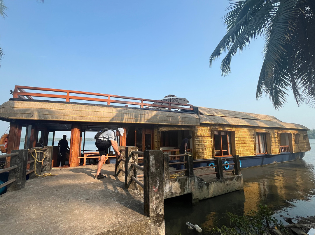 The Lotus Houseboat景点图片