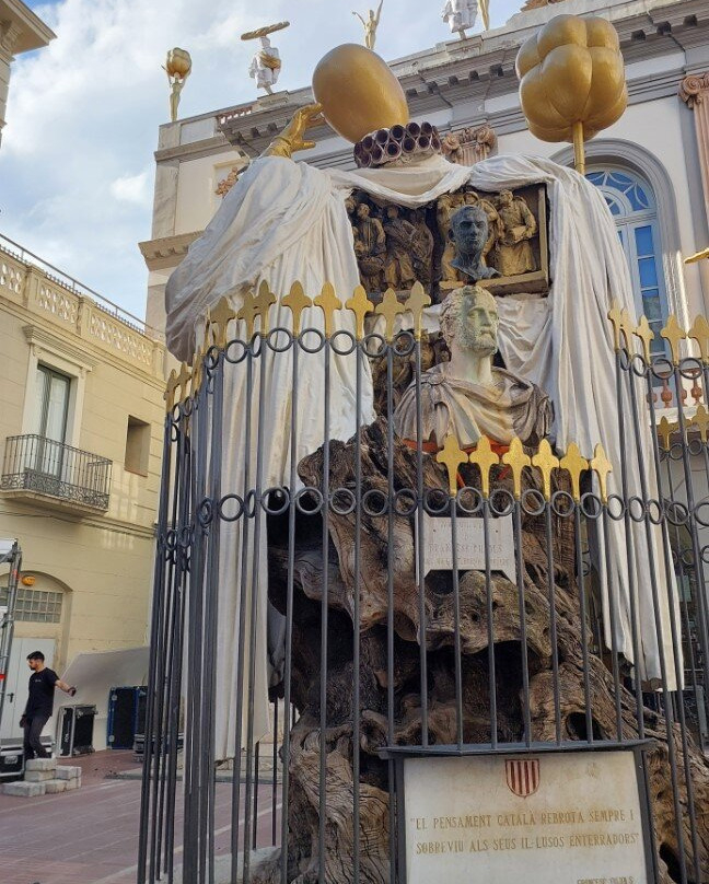 Memorial Monument to the Catalan Philosopher Francesc Pujols景点图片
