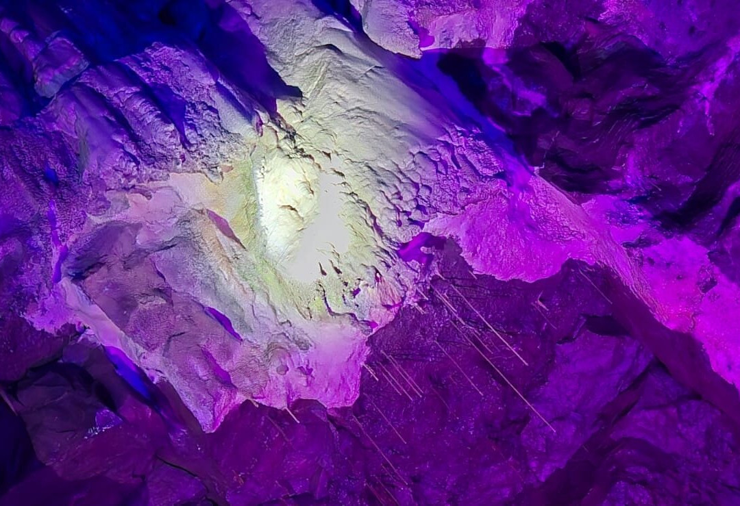 White Scar Cave景点图片