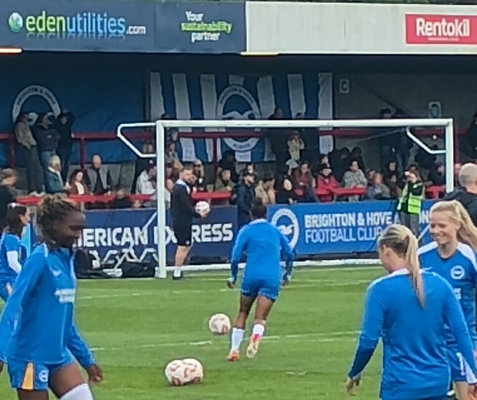 The Broadfield Stadium景点图片