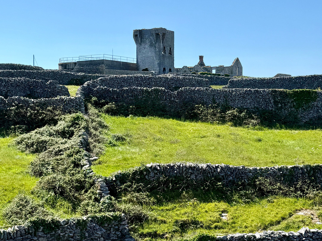 O'Brien's Castle-Inisheer必去景点