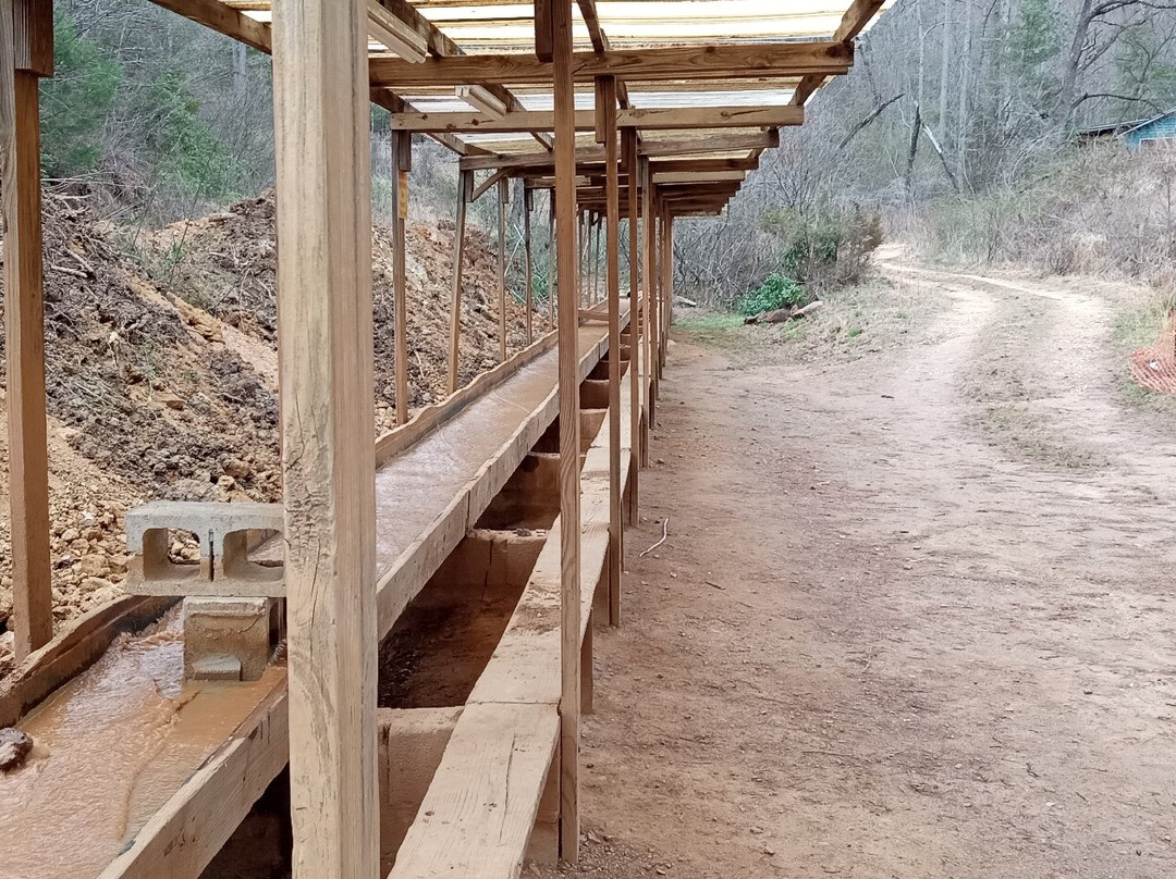 Cowee Gift Shop & Mason Mountain Mine景点图片