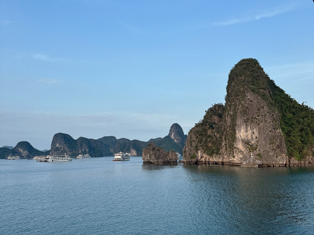 Catherine Cruises-下龙湾必去景点