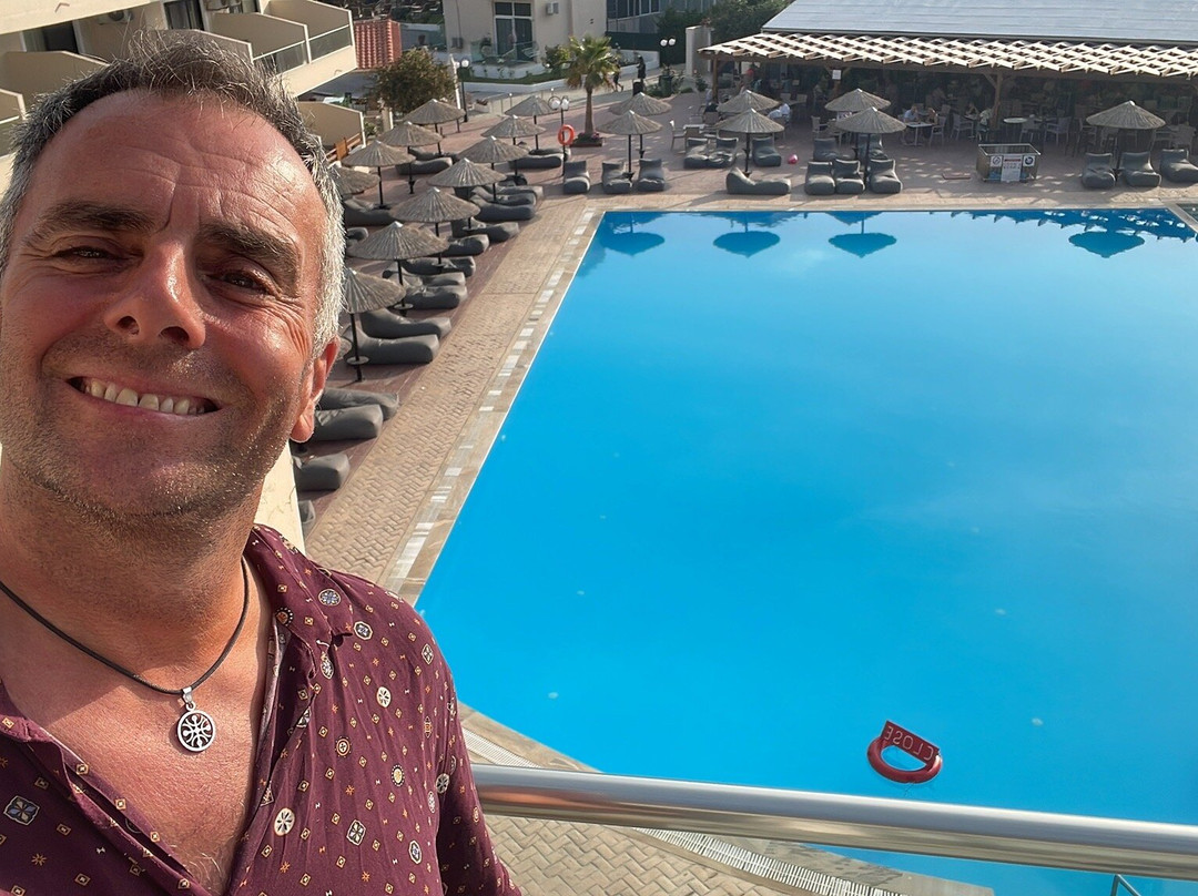 Angela Beach Hotel & Apts主图