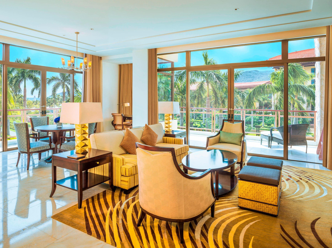 三亚亚龙湾瑞吉度假酒店主图