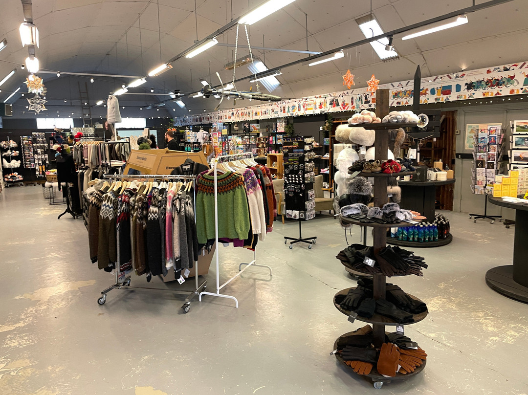 UNA Local Product-霍尔斯沃德吕尔镇必去景点