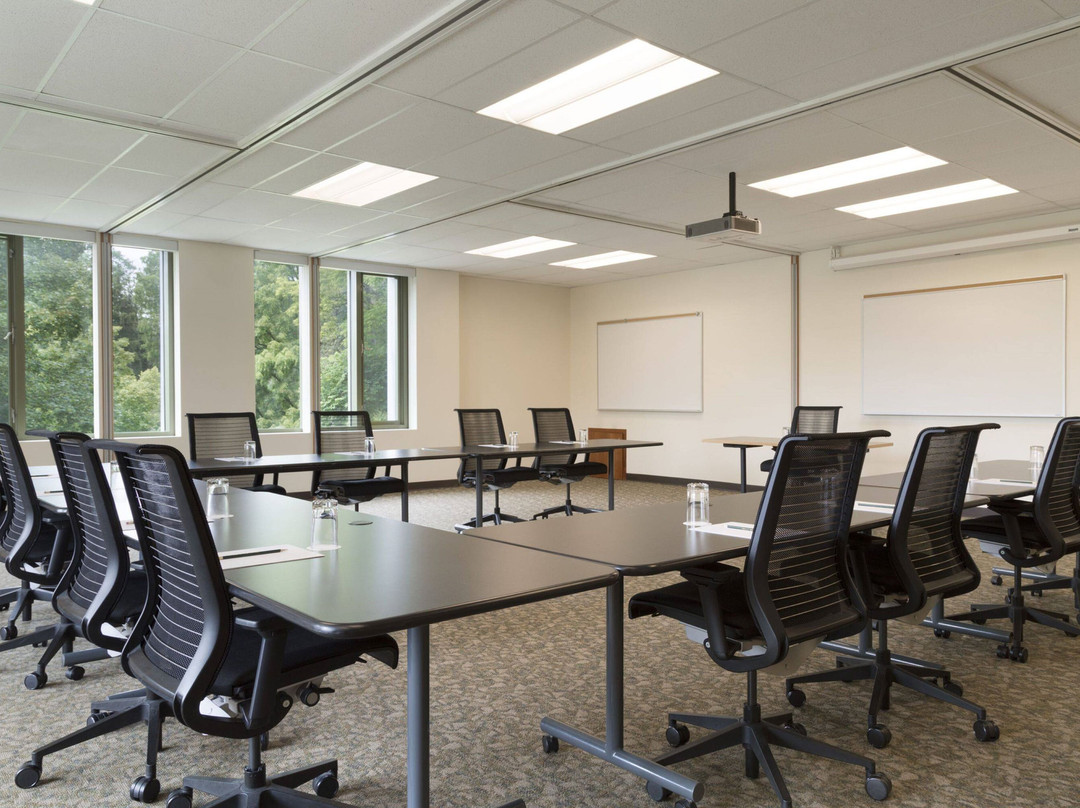 艾维斯宾塞领导中心酒店主图