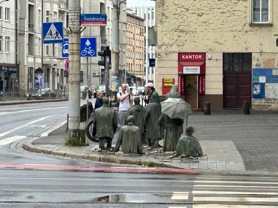 Monument to the Anonymous Passerby-弗罗茨瓦夫必去景点