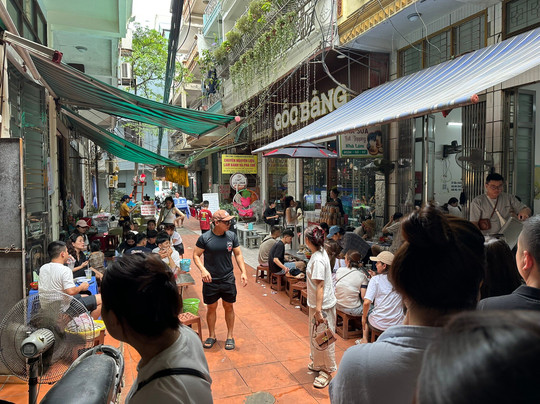 Bánh Cuốn Chả Mực Gốc Bàng