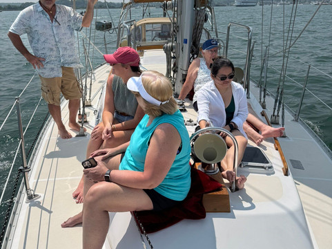 Witch of Endor Sailing Charters-Vineyard Haven必去景点