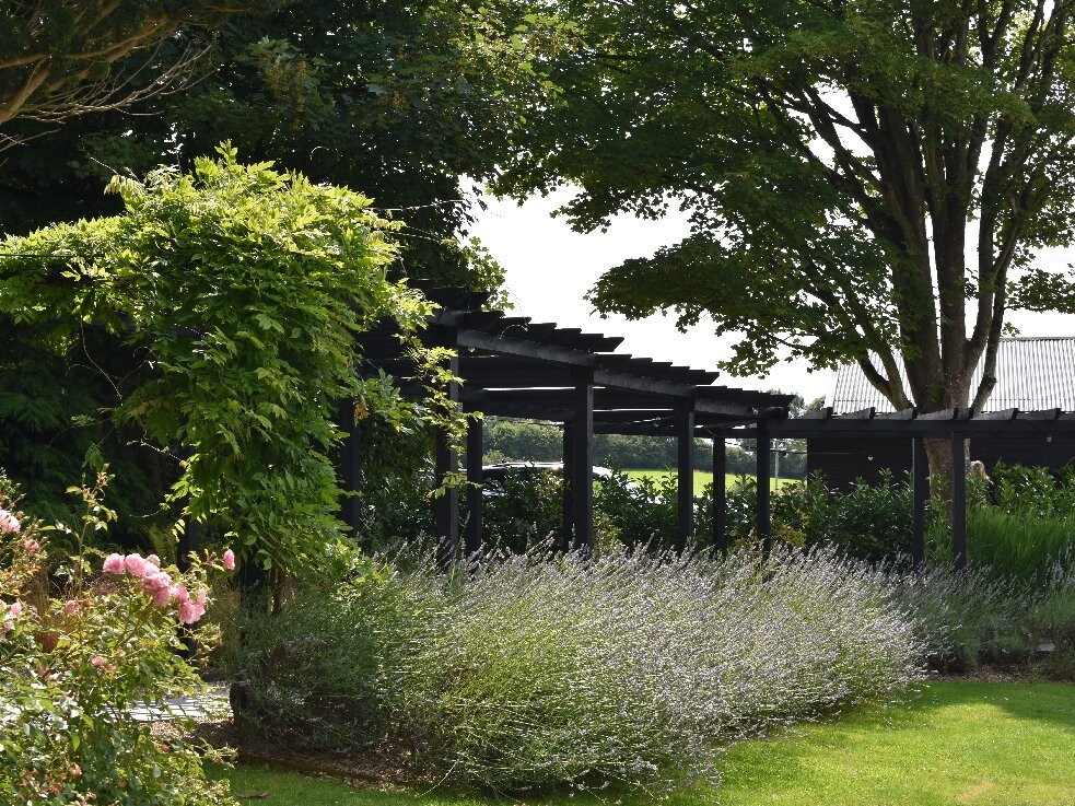 Poulaphouca House & Falls主图