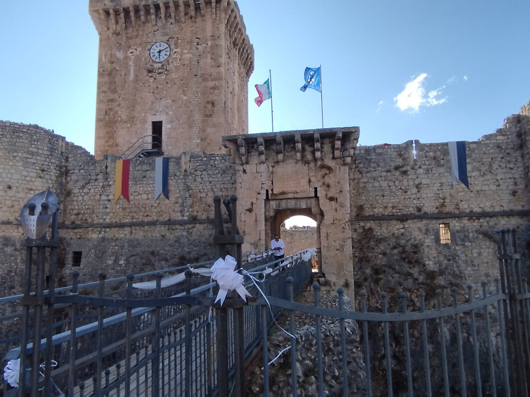 Ruderi Del Castello Dei Conti Dei Marsi