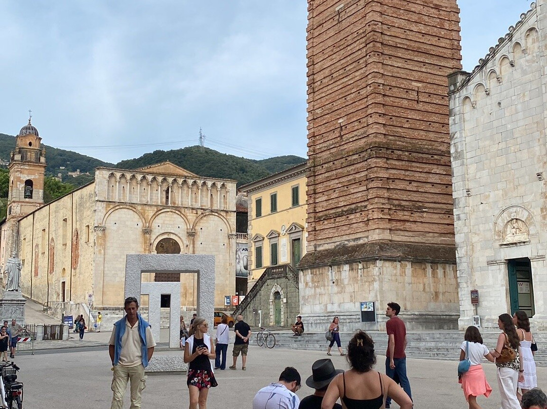 PIAZZA STATUTO-彼得拉桑塔必去景点